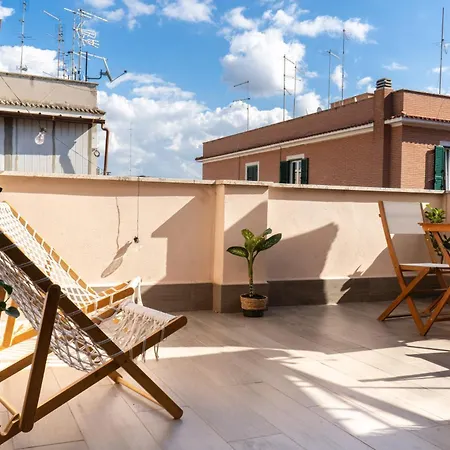 Attico Con Terrazzo Apartament Rzym